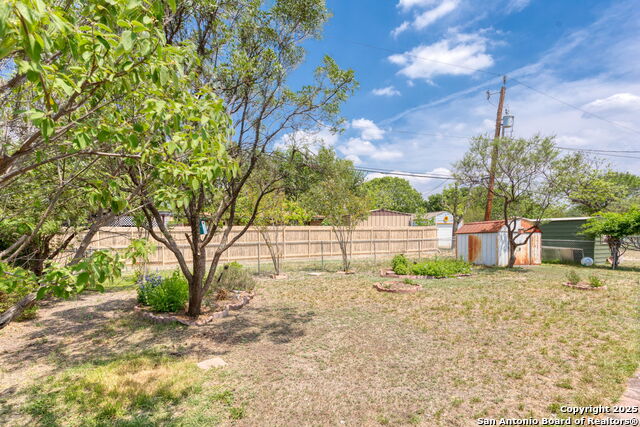 Listing photo id 18 for 107 Shropshire Dr.