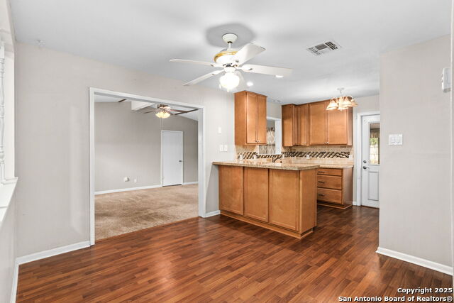 Listing photo id 1 for 107 Shropshire Dr.