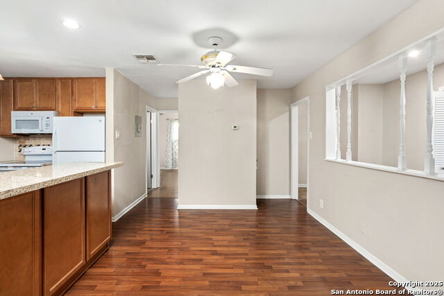 Listing photo id 4 for 107 Shropshire Dr.