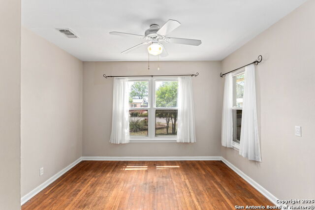 Listing photo id 5 for 107 Shropshire Dr.
