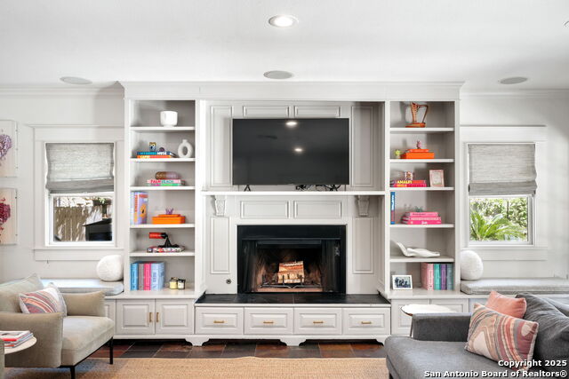 Listing photo id 11 for 204 Parklane