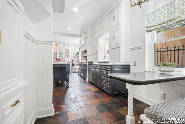 Listing photo id 15 for 204 Parklane