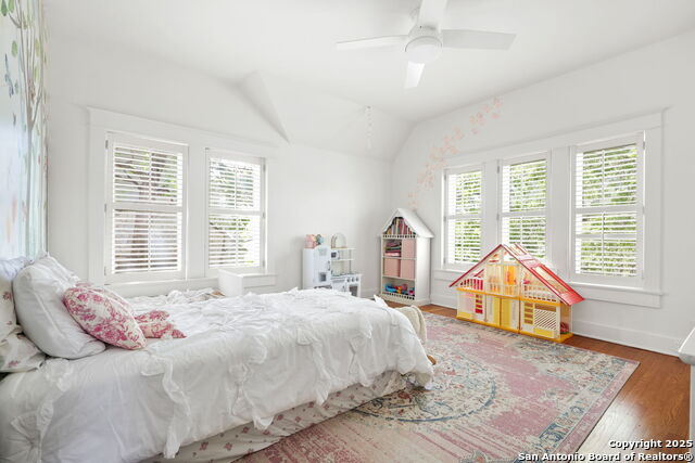 Listing photo id 21 for 204 Parklane