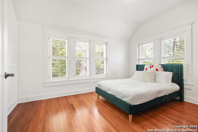 Listing photo id 23 for 204 Parklane