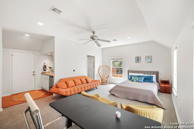Listing photo id 27 for 204 Parklane