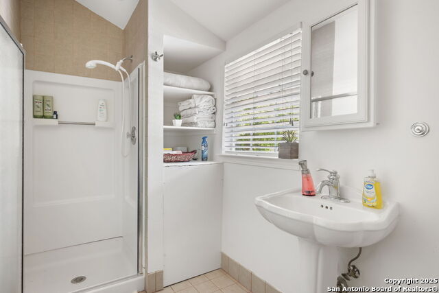 Listing photo id 28 for 204 Parklane