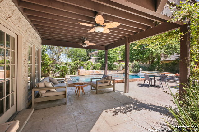 Listing photo id 31 for 204 Parklane
