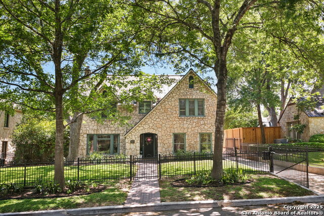 Listing photo id 32 for 204 Parklane