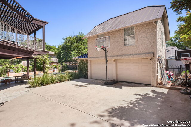 Listing photo id 33 for 204 Parklane