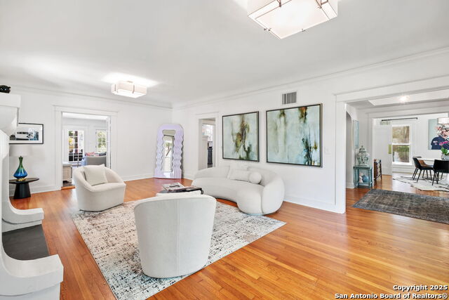 Listing photo id 4 for 204 Parklane