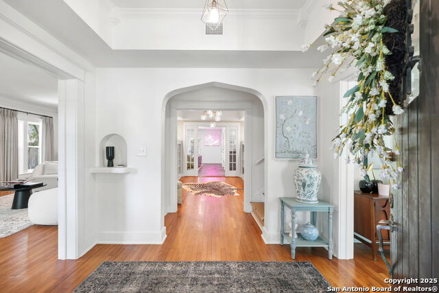 Listing photo id 6 for 204 Parklane