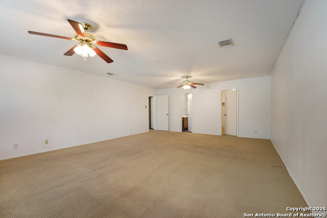 Listing photo id 11 for 6635 Meadow Dawn