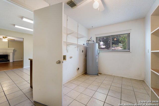 Listing photo id 13 for 6635 Meadow Dawn
