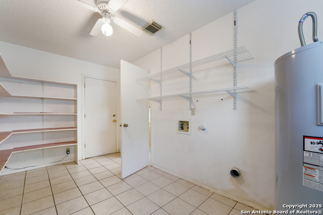 Listing photo id 14 for 6635 Meadow Dawn