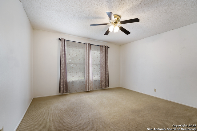 Listing photo id 16 for 6635 Meadow Dawn