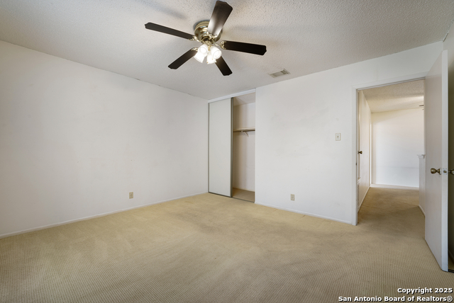 Listing photo id 17 for 6635 Meadow Dawn