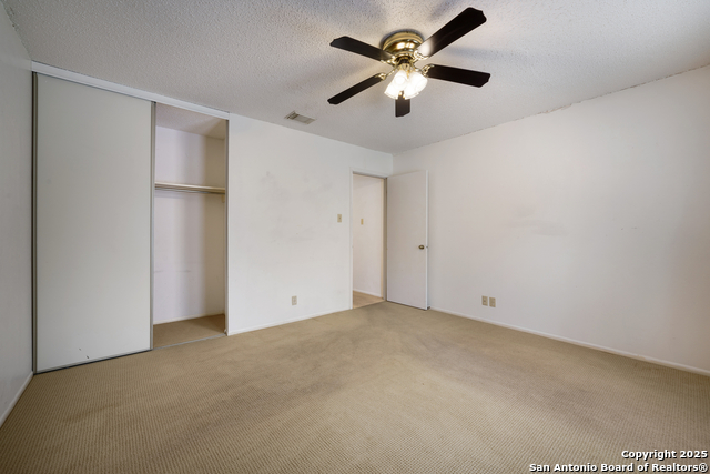 Listing photo id 18 for 6635 Meadow Dawn
