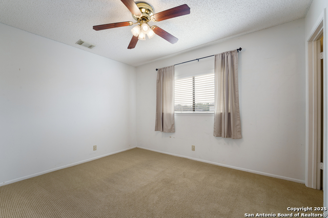 Listing photo id 19 for 6635 Meadow Dawn