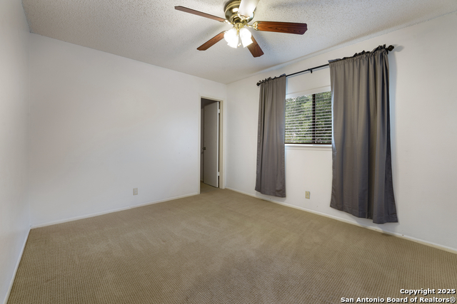 Listing photo id 21 for 6635 Meadow Dawn