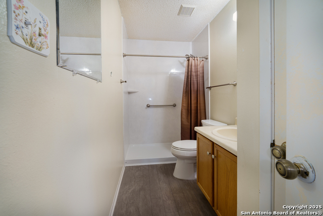 Listing photo id 23 for 6635 Meadow Dawn