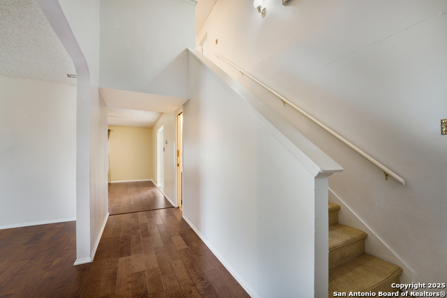 Listing photo id 25 for 6635 Meadow Dawn