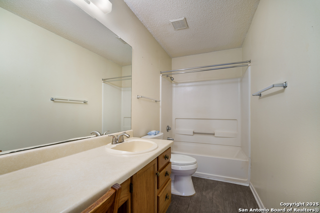 Listing photo id 27 for 6635 Meadow Dawn