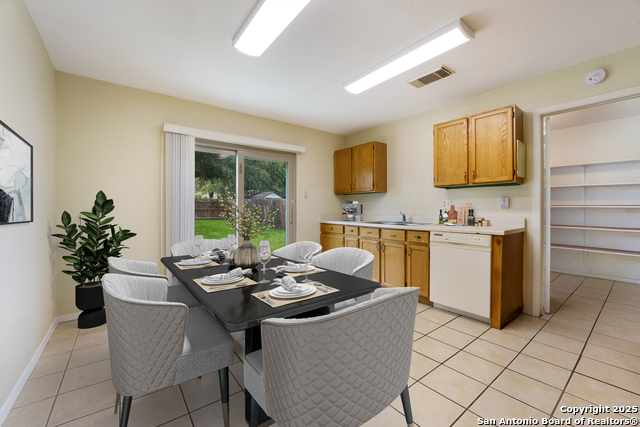 Listing photo id 1 for 6635 Meadow Dawn