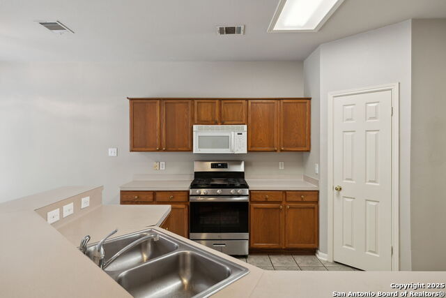 Image 10 of 34 For 7402 Ellerby