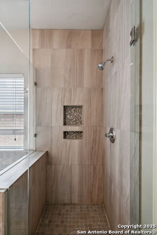 Image 22 of 34 For 7402 Ellerby