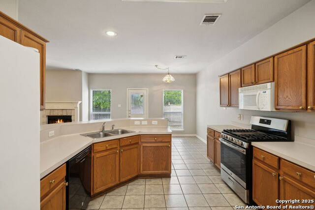 Image 7 of 34 For 7402 Ellerby