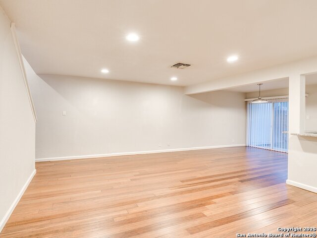 Image 11 of 41 For 100 Lorenz Rd.  1504