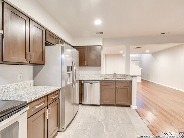Image 19 of 41 For 100 Lorenz Rd.  1504