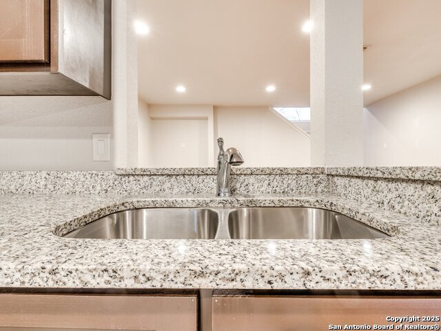 Image 21 of 41 For 100 Lorenz Rd.  1504