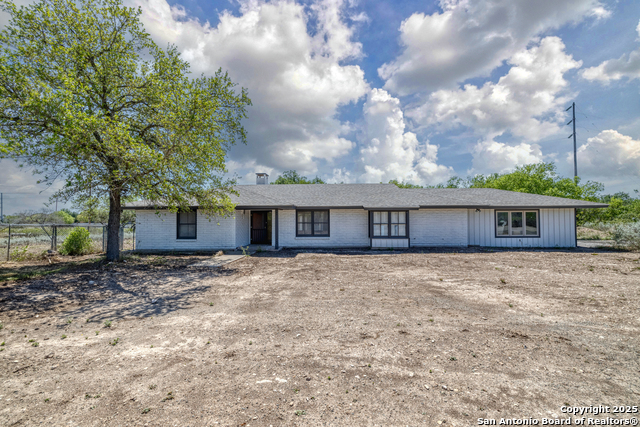 Details for 1012 4th St N, Uvalde, TX 78801