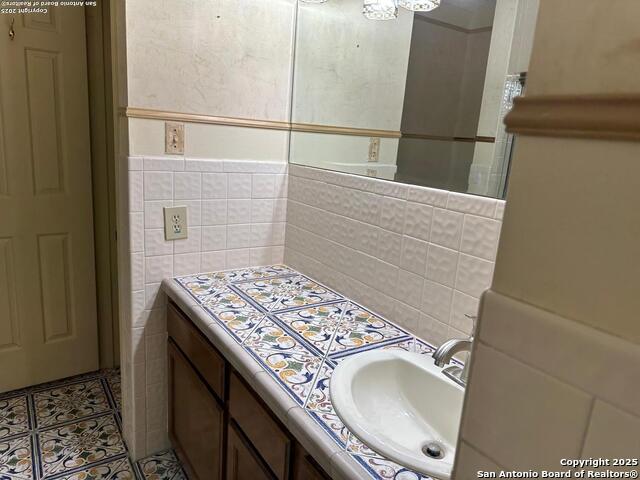 Image 21 of 24 For 10955 Wurzbach  203