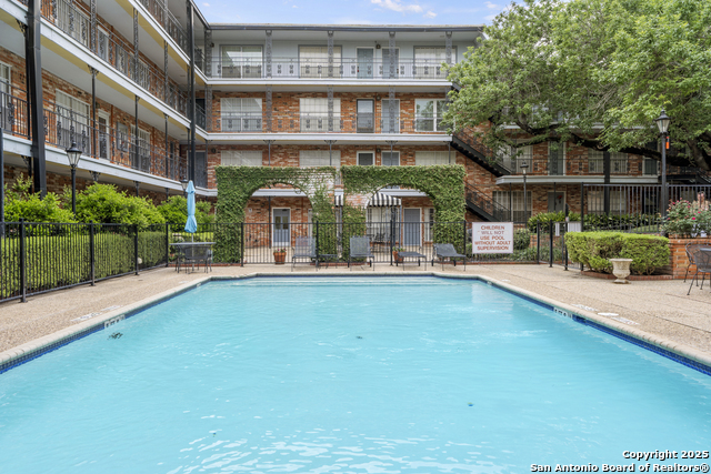 Image 11 of 13 For 8401 New Braunfels N 201