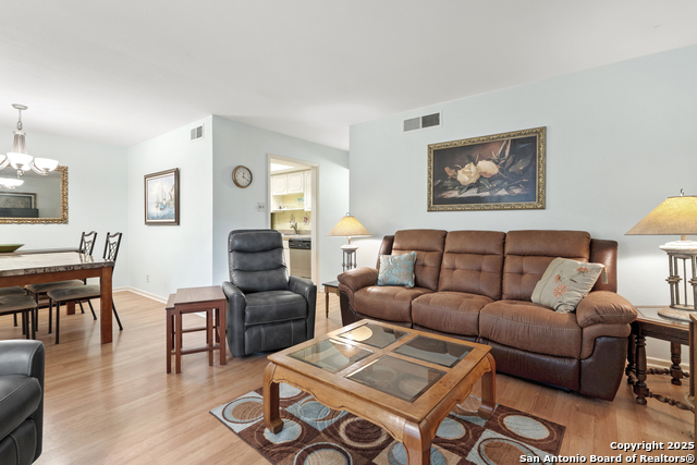 Image 3 of 13 For 8401 New Braunfels N 201