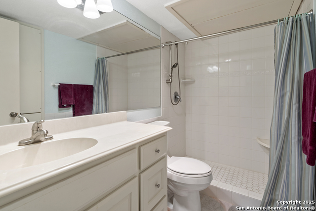 Image 8 of 13 For 8401 New Braunfels N 201