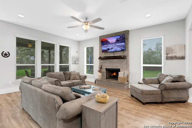 Image 6 of 56 For 522 Rayner Ranch Blvd
