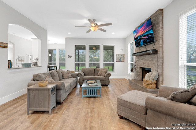 Image 7 of 56 For 522 Rayner Ranch Blvd
