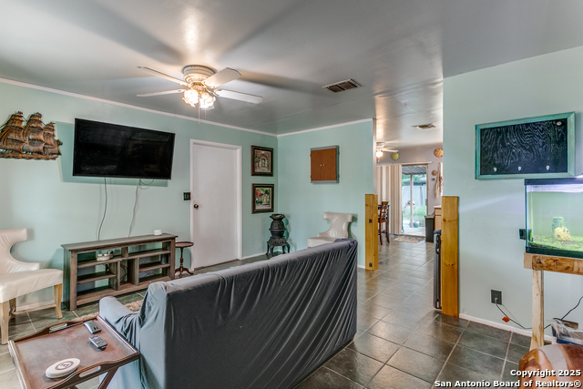 Image 4 of 25 For 6835 Spring Hurst