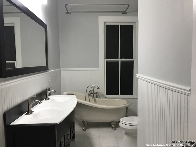 Image 12 of 26 For 203 Devine St