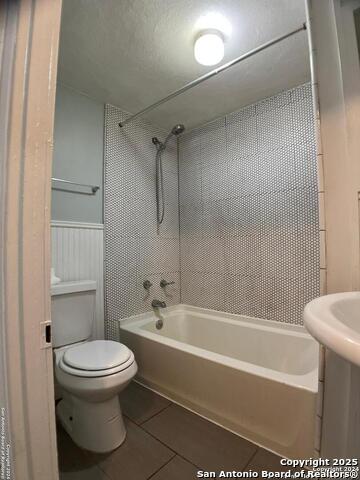 Image 17 of 26 For 203 Devine St