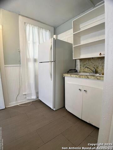Image 24 of 26 For 203 Devine St