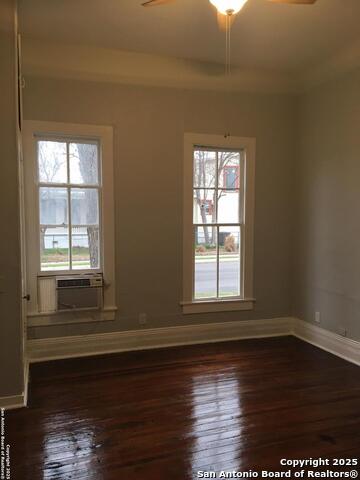 Image 4 of 26 For 203 Devine St