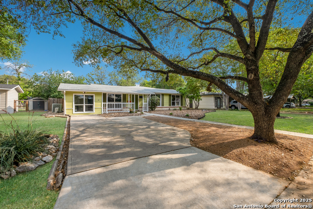 Image 3 of 34 For 147 Brees Blvd