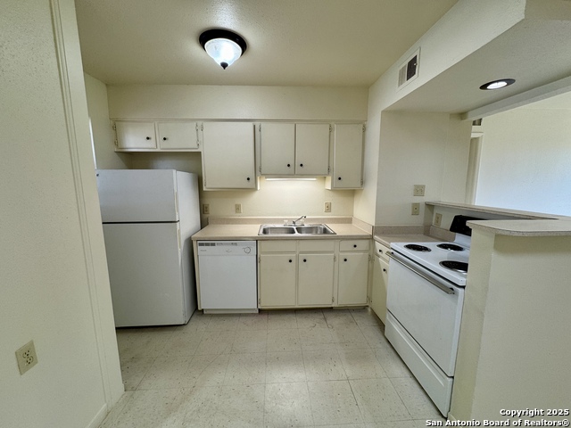 Image 6 of 25 For 6606 Southpoint St  1