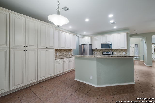 Image 14 of 29 For 327 Willow Grove Dr