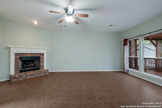 Image 7 of 29 For 327 Willow Grove Dr