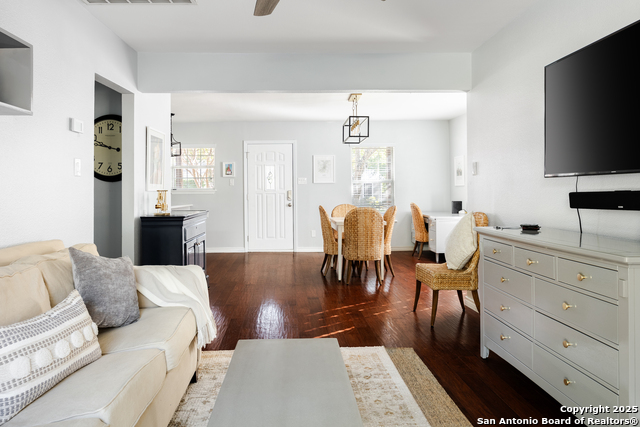 Listing photo id 8 for 5214 Valley Oak